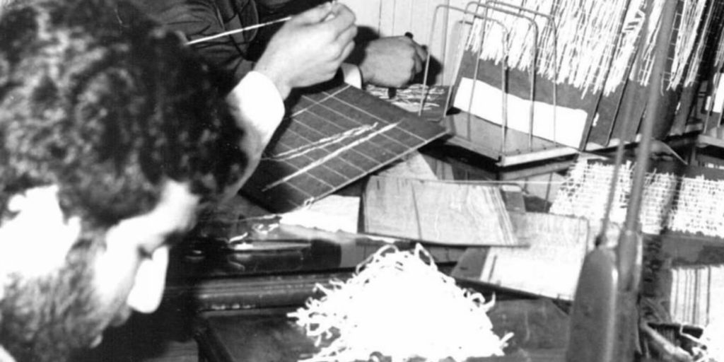 تالیف کتاب درسی اسناد لانه جاسوسی